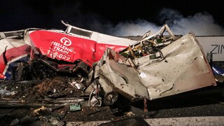 Τραγωδία στα Τέμπη: Βρέθηκε το «μαύρο» κουτί του Intercity στα συντρίμμια των βαγονιών