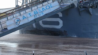 Αντιτορπιλικό «Βέλος»: Ρήγμα στο πλοίο από τα κύματα - Ρυμουλκό το στηρίζει για να μην βυθιστεί