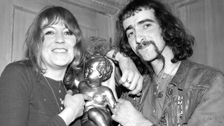 Αγγλία: Μοναδικά αντικείμενα των Fleetwood Mac πωλήθηκαν σε δημοπρασία έναντι χιλιάδων ευρώ
