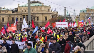 Τσεχία: Μεγάλες διαδηλώσεις διαμαρτυρίας για την πολιτική λιτότητας της κυβέρνησης