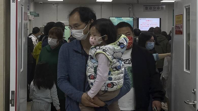 Πόσο ανησυχητική είναι η αύξηση περιστατικών πνευμονίας στην Κίνα; Μία ειδικός απαντά στο CNNi