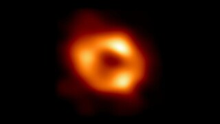 Η μαύρη τρύπα του γαλαξία μας «ρουφάει» τον χωροχρόνο με την ταχύτητα της