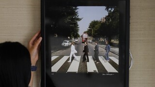 Beatles - Λίβερπουλ: Επέστρεψαν την κλεμμένη πινακίδα της οδού Penny Lane μετά από 47 χρόνια