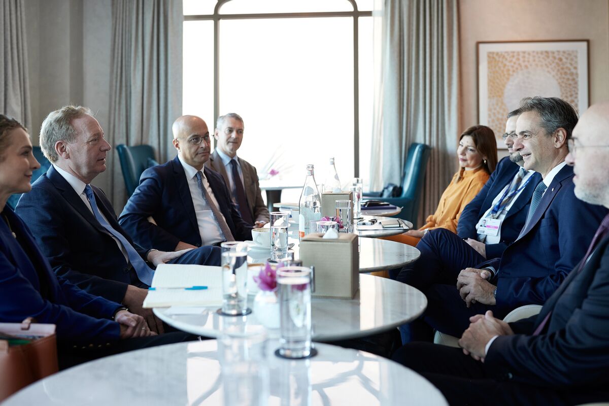 Ντουμπάι: Συνάντηση Μητσοτάκη με τον πρόεδρο της Microsoft - Στο τραπέζι το Data Center στην Ελλάδα