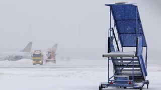 Γερμανία:  Χιονοθύελλα σαρώνει και το αεροδρόμιο του Μονάχου – Χιλιάδες εγκλωβισμένοι επιβάτες