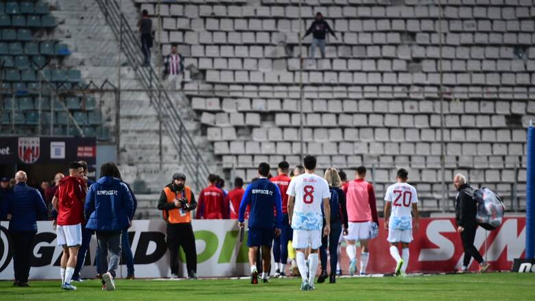 Super League, Βόλος – Ολυμπιακός: Ένταση και διακοπή στο Πανθεσσαλικό