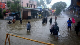 Ινδία: Εκκενώνονται σχολεία και γραφεία - Χιλιάδες άνθρωποι απομακρύνονται εν αναμονή του κυκλώνα
