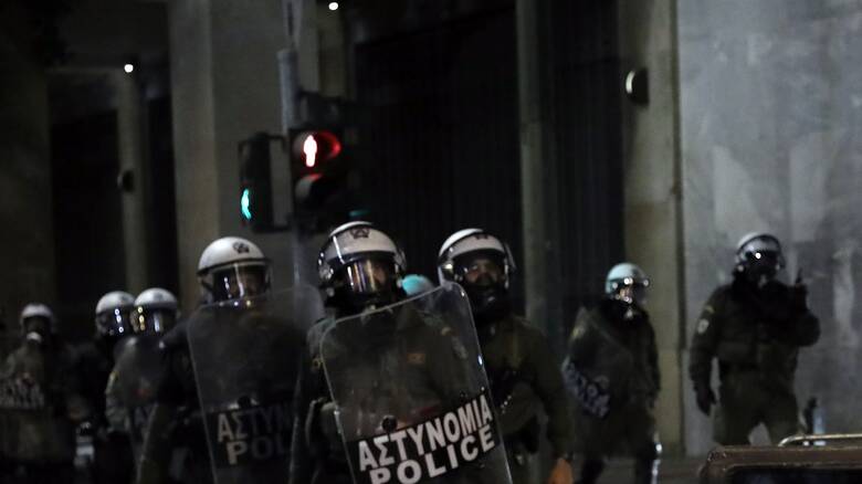 Διασωληνώθηκε ο αστυνομικός που τραυματίστηκε σε επεισόδια στο ντέρμπι Ολυμπιακός - Παναθηναϊκός