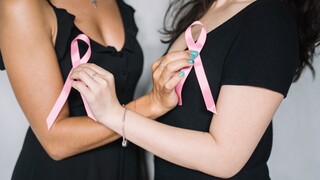Καρκίνος μαστού: 8.000 γυναίκες στην Ελλάδα απέφυγαν τη χημειοθεραπεία, χάρη σε ένα τεστ