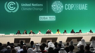 COP28: Σε μείωση της ενέργειας από ορυκτά καύσιμα καλεί το νέο σχέδιο συμφωνίας