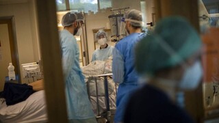 ΠΟΕΔΗΝ για κορωνοϊό: Έκκληση για υποχρεωτική χρήση μάσκας - Στο «κόκκινο» τα νοσοκομεία