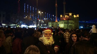 Deutsche Welle: «Επιτρέπεται» να γιορτάζουν Πρωτοχρονιά οι Τούρκοι;