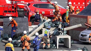 Τόκιο: Μάχη για να σβήσει η φωτιά σε αεροσκάφος - Απομακρύνθηκαν οι 379 επιβάτες