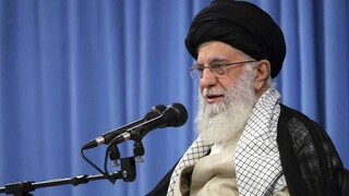 Ιράν: Ο αγιατολάχ Χαμενεΐ υπόσχεται «σκληρή απάντηση» για τους 103 νεκρούς