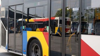 Υπουργείο Μεταφορών για οδηγό λεωφορείου που έλυνε σταυρόλεξο: «Καμία ανοχή»