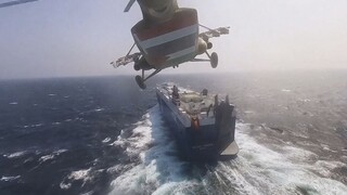 ΗΠΑ: Από βαλλιστικό πύραυλο των Χούθι χτυπήθηκε το πλοίο Gibraltar Eagle ανοιχτά της Υεμένης