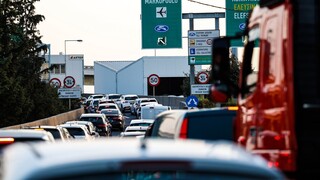 Κυκλοφοριακό χάος στη Κηφισίας από καραμπόλα τεσσάρων αυτοκινήτων