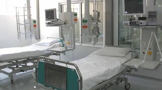 Ζεφύρι: Η ανακοίνωση του νοσοκομείου για τον θάνατο της 45χρονης που πυρπόλησε ο σύζυγός της