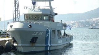Κόρινθος: Ιδιώτης βρήκε σκουριασμένα πυρομαχικά στη θάλασσα στο Καλαμάκι