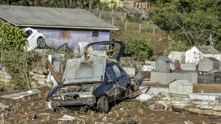 Τραγωδία στην Βραζιλία: Νεκρή γυναίκα από κεραυνό – Τρεις σοβαρά τραυματίες