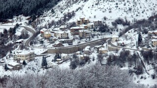 Κλειστοί δρόμο λόγω χιονιού στην Δ. Μακεδονία – Πού αποκαταστάθηκε η κυκλοφορία