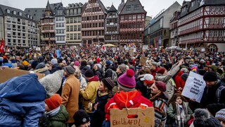 Γερμανία: Μαζικές διαδηλώσεις κατά του ακροδεξιού AFD για τα σχέδια απέλασης μεταναστών