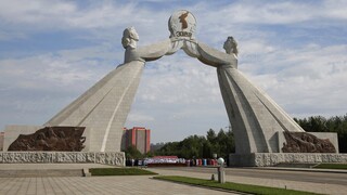 Βόρεια Κορέα: Κατεδάφισε το μνημείο που συμβόλιζε τον στόχο της επανένωσης με τη Νότια Κορέα