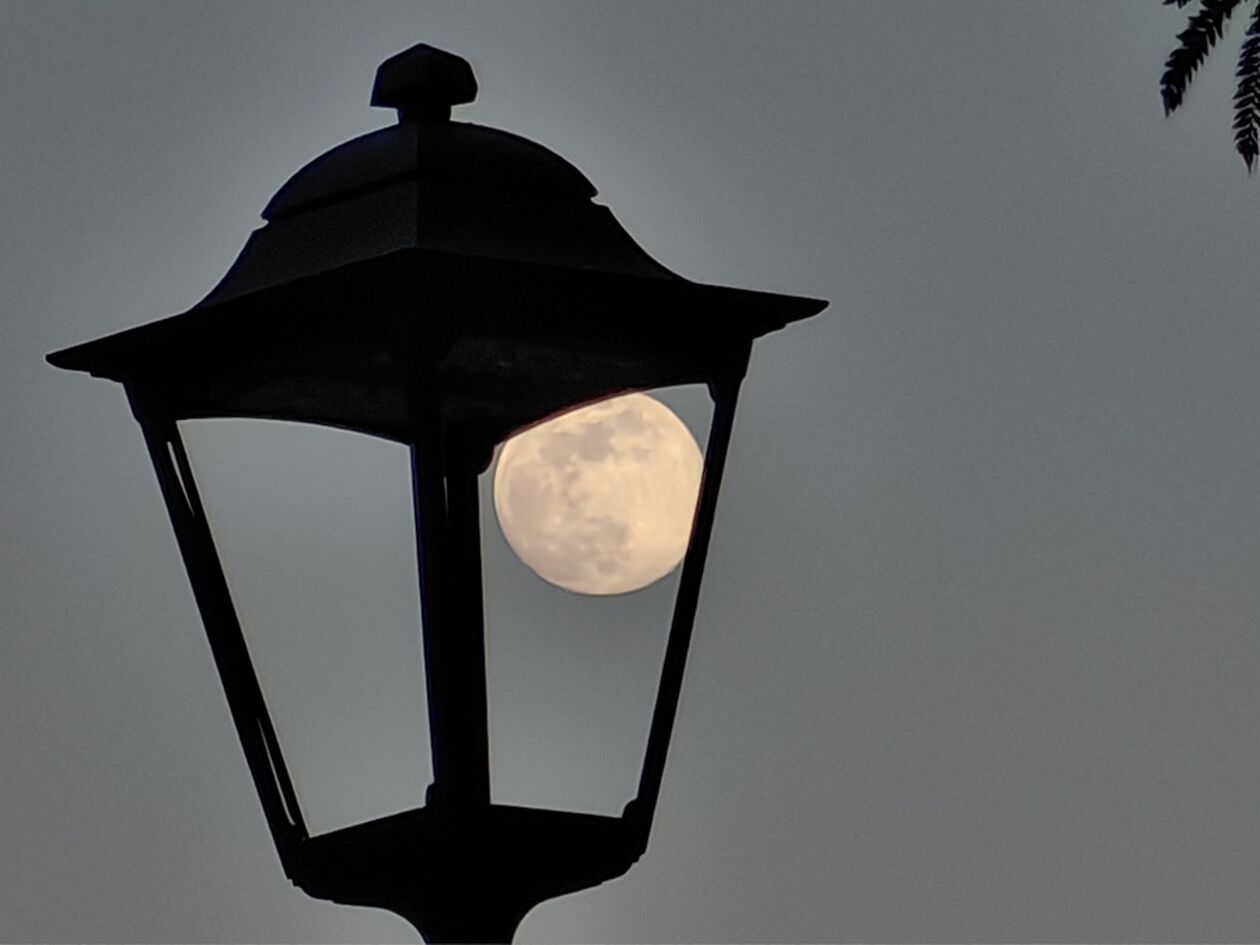 Εντυπωσιακές εικόνες από «το Φεγγάρι του Λύκου», την πρώτη πανσέληνο του  2024 - CNN.gr