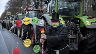 DW: Προσχηματικό διάλογο κάνει η Κομισιόν με τους αγρότες- Τι γράφει ο γερμανικός τύπος