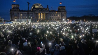 Μεγάλες διαδηλώσεις κατά της ακροδεξιάς σε Γερμανία και Αυστρία