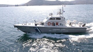Σύμη: Καταδίωξη σκάφους με μετανάστες - Χειροπέδες στον διακινητή