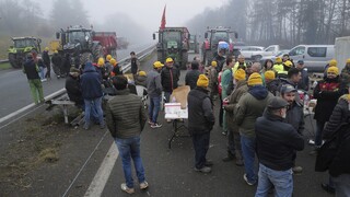 Γαλλία: Σε πολιορκία αγροτών το Παρίσι - Η κυβέρνηση σχεδιάζει επιπλέον μέτρα στήριξης