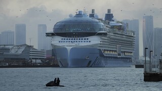 «Παρθενικό» ταξίδι για το μεγαλύτερο κρουαζιερόπλοιο του κόσμου - Ανησυχία για το καύσιμο κίνησης