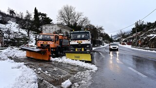Κακαιρία Avgi: Διακοπή κυκλοφορίας στη λεωφόρο Διονύσου λόγω χιονόπτωσης