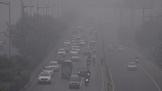 Νέο Δελχί: Κυκλοφοριακό χάος από την πυκνή ομίχλη - Καθυστερήσεις σε πτήσεις και δρομολόγια τρένων