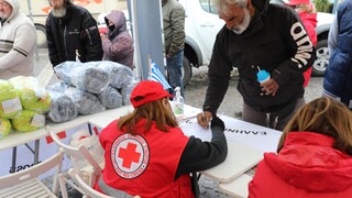 Ελληνικός Ερυθρός Σταυρός: Ενίσχυσε 180 άστεγους με έκτακτη δράση στο κέντρο της Αθήνας