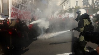 Πανεκπαιδευτικό συλλαλητήριο: Ένταση και επεισόδια στο κέντρο της Αθήνας