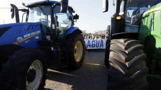 Ισπανία: Οι αγρότες συνεχίζουν τις κινητοποιήσεις, μετά τη συνάντηση με τον υπουργό Γεωργίας