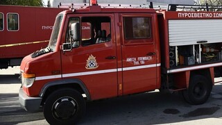 Στις φλόγες κατοικία στα Καλύβια - Μεγάλη κινητοποίηση της Πυροσβεστικής