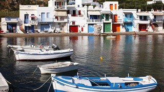 To Conde Nast Traveller, ο λόρδος Βύρων και τα ελληνικά νησιά ως κορυφαίος προορισμός για το 2024