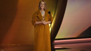 Η Σελίν Ντιόν σε μια εμφάνιση «έκπληξη» στα βραβεία Grammy
