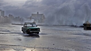Κούβα: Τεράστια κύματα, θυελλώδεις άνεμοι, πλημμύρες και διακοπές στην ηλεκτροδότηση    