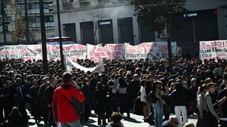 Πανεκπαιδευτικά συλλαλητήρια σε εξέλιξη σε όλη τη χώρα - Μικροεπεισόδια στην Αθήνα