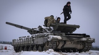 DW: Δύο έτη από τη ρωσική εισβολή - Ζητείται νέα στρατηγική για την Ουκρανία