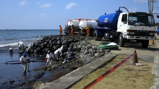 Τρίνινταντ και Τομπάγκο: Πετρελαιοκηλίδα παραμένει ανεξέλεγκτη για μέρες