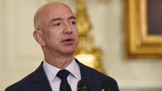 Μπέζος: Πούλησε 12 εκατ. μετοχές της Amazon - Πλουσιότερος κατά 2 δισ. δολάρια