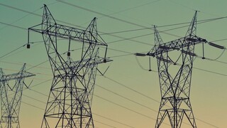 ΙΕΝΕ: Μείωση στις τιμές ηλεκτρισμού και φυσικού αερίου - Αύξηση στο μερίδιο ΑΠΕ