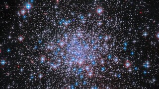 «Ερωτευμένα» αστέρια κατέγραψε το τηλεσκόπιο «Hubble» την Ημέρα του Αγίου Βαλεντίνου