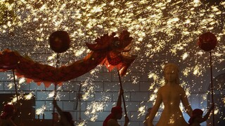 Χορεύοντας με τους δράκους της φωτιάς στην Κίνα – Μια μοναδική εμπειρία