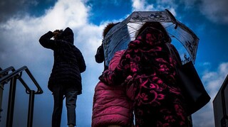 Λαγουβάρδος στο CNN Greece: Ζεσταίνει ο καιρός, παραμένουν οι βροχές - Πού θα χρειαστεί ομπρέλα